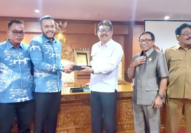 Forkopimda Kota Padang Belajar Adat Ke Gianyar