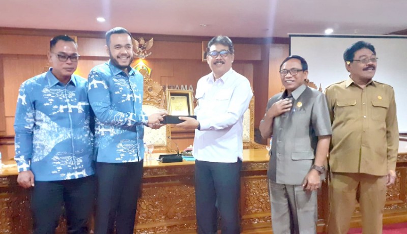 Forkopimda Kota Padang Belajar Adat Ke Gianyar